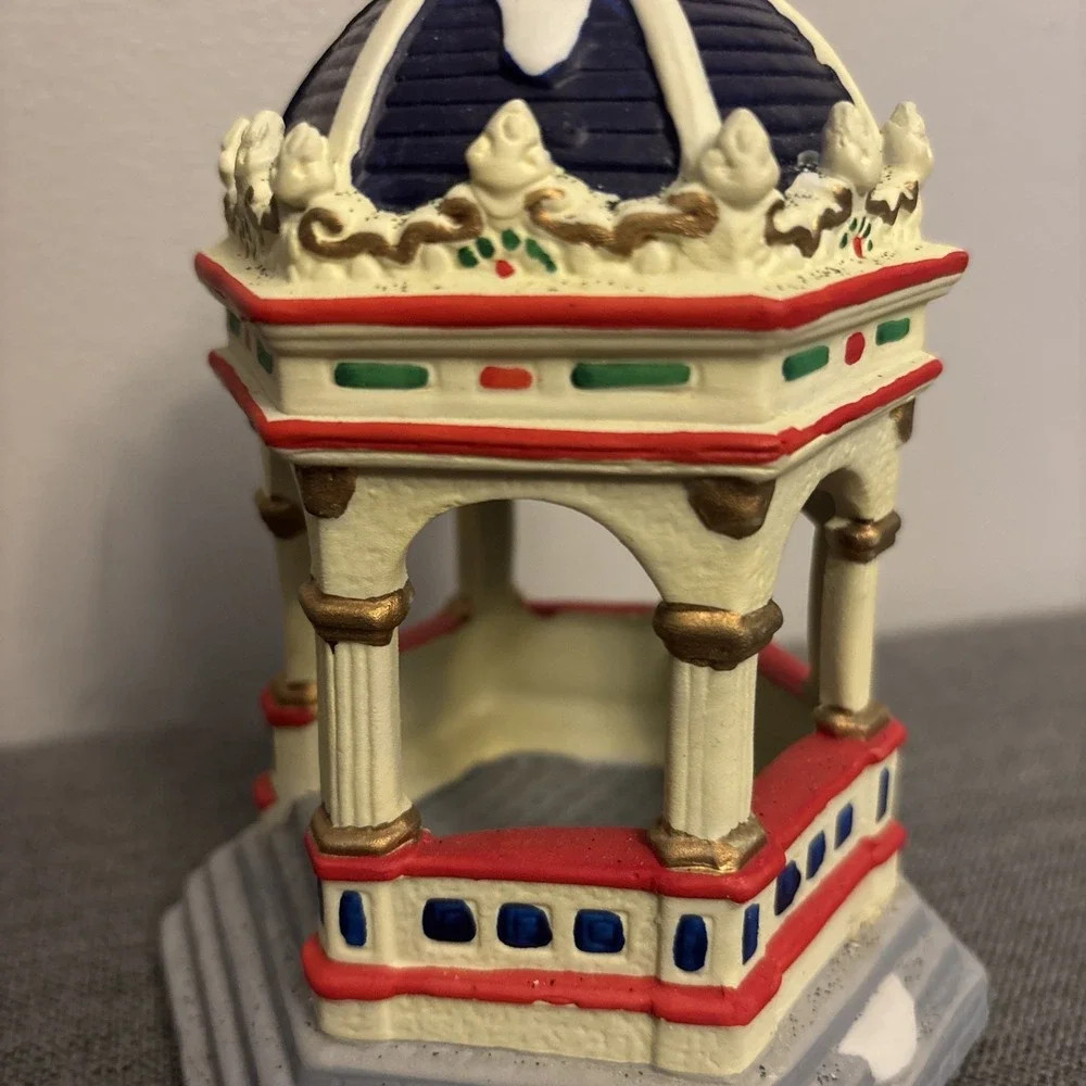 Vintage Dickens Collectibles Noma‎ Gazebo Porcelain 1996 Christmas Village
